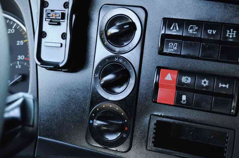 MERCEDES ATEGO 1524 - NOVÝ HÁKOVÝ NOSIČ KONTEJNERŮ + RUKA - foto 72