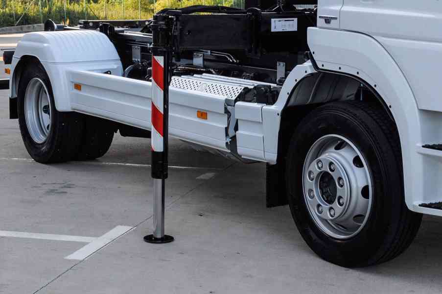 MERCEDES ATEGO 1524 - NOVÝ HÁKOVÝ NOSIČ KONTEJNERŮ + RUKA - foto 122