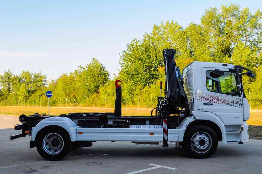 MERCEDES ATEGO 1524 - NOVÝ HÁKOVÝ NOSIČ KONTEJNERŮ + RUKA - foto 7