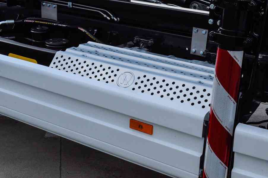 MERCEDES ATEGO 1524 - NOVÝ HÁKOVÝ NOSIČ KONTEJNERŮ + RUKA - foto 11