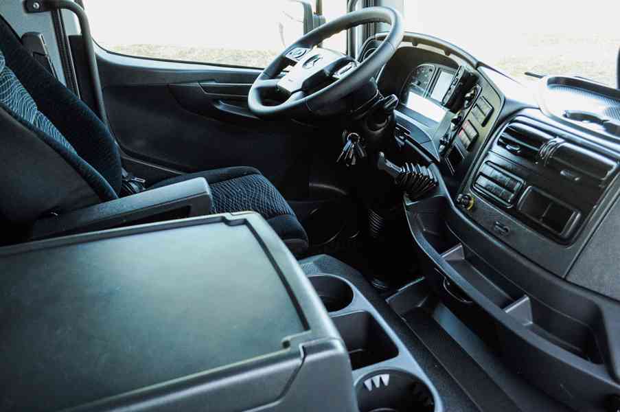 MERCEDES ATEGO 1524 - NOVÝ HÁKOVÝ NOSIČ KONTEJNERŮ + RUKA - foto 60