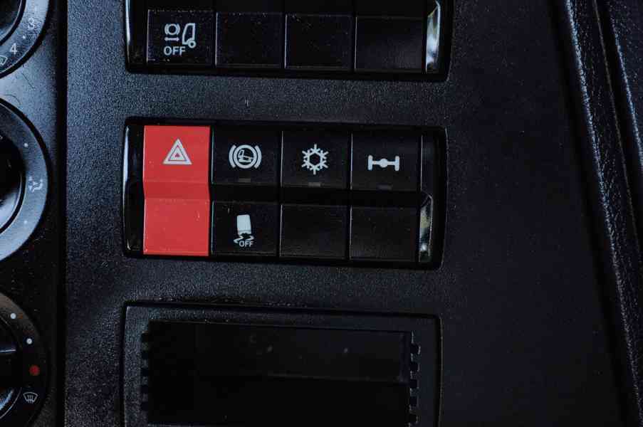 MERCEDES ATEGO 1524 - NOVÝ HÁKOVÝ NOSIČ KONTEJNERŮ + RUKA - foto 70