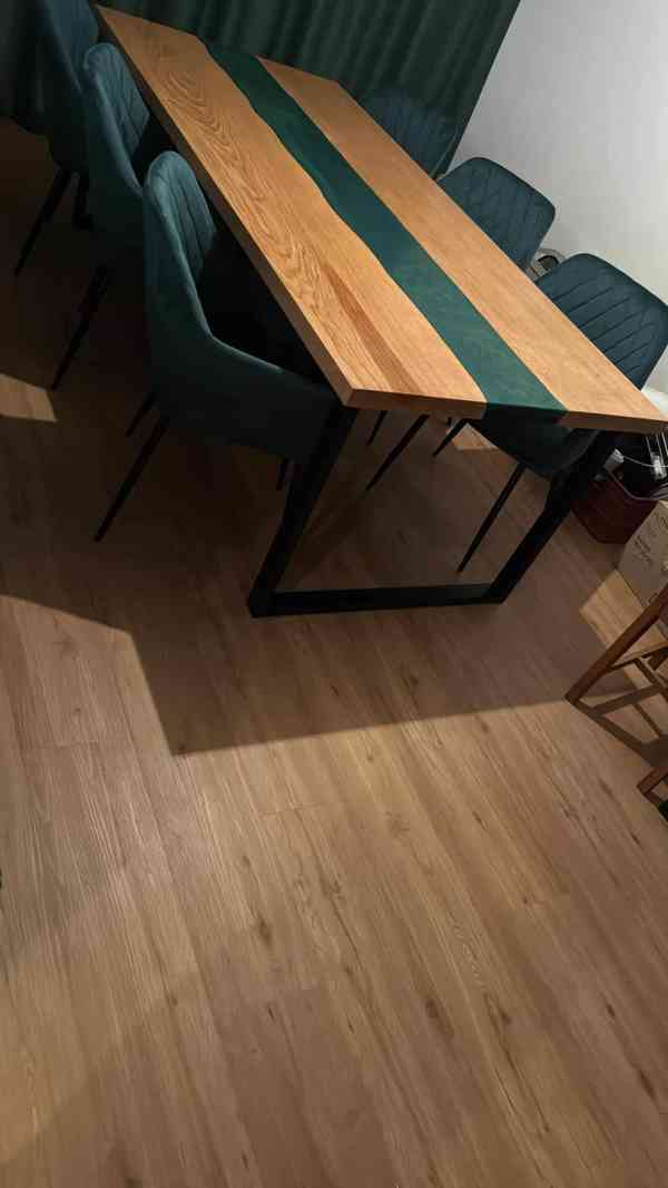 Stoly z masivu a epoxidu - foto 2