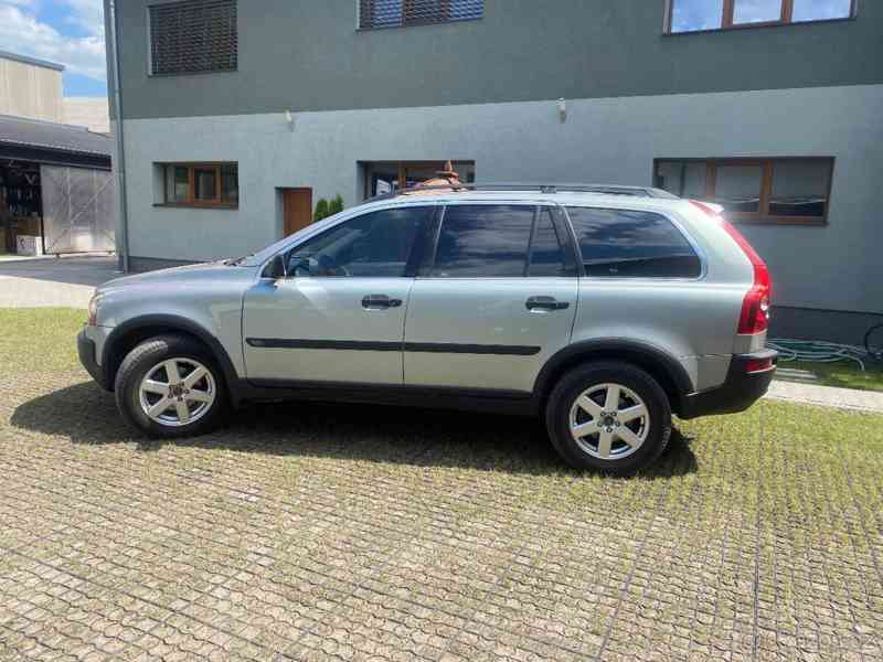 Volvo XC90 2,4 D5 AWD 120 kW 4x4 + zimní alu - foto 3