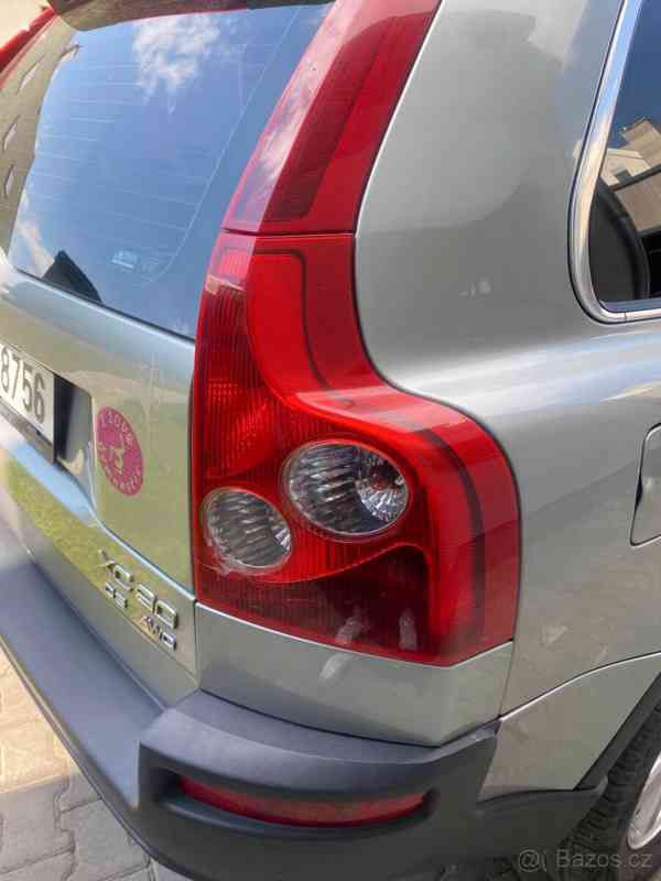 Volvo XC90 2,4 D5 AWD 120 kW 4x4 + zimní alu - foto 14