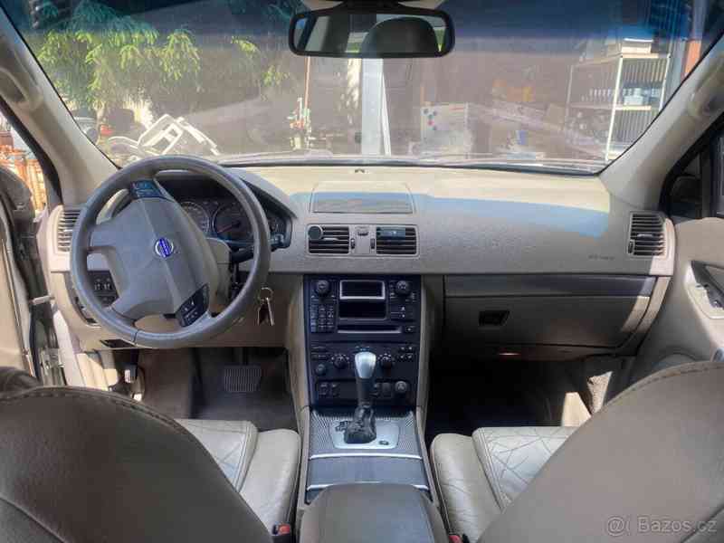 Volvo XC90 2,4 D5 AWD 120 kW 4x4 + zimní alu - foto 8
