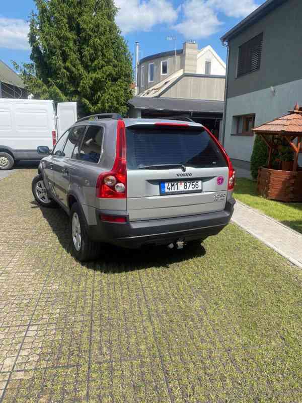 Volvo XC90 2,4 D5 AWD 120 kW 4x4 + zimní alu - foto 10
