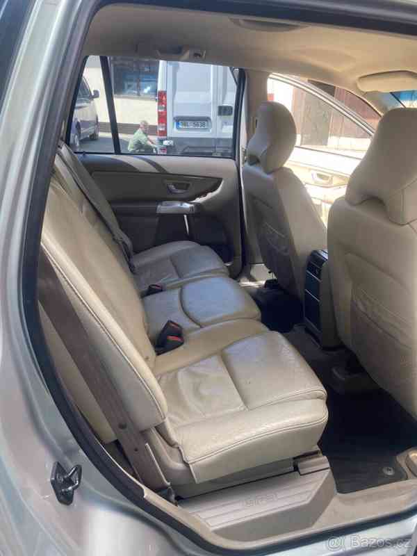 Volvo XC90 2,4 D5 AWD 120 kW 4x4 + zimní alu - foto 12