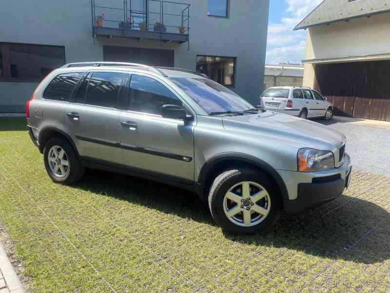 Volvo XC90 2,4 D5 AWD 120 kW 4x4 + zimní alu - foto 4