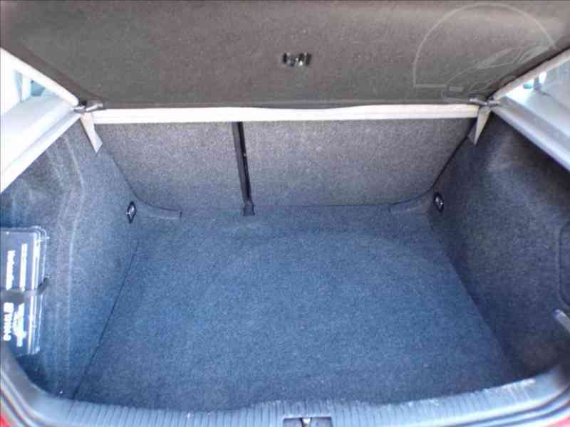 Volkswagen Golf 1,4 16V TAŽNÉ ZAŘÍZENÍ,KAMERA - foto 9