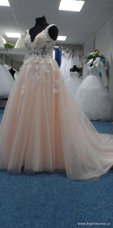 svatební šaty růžové s vlečkou. - foto 1