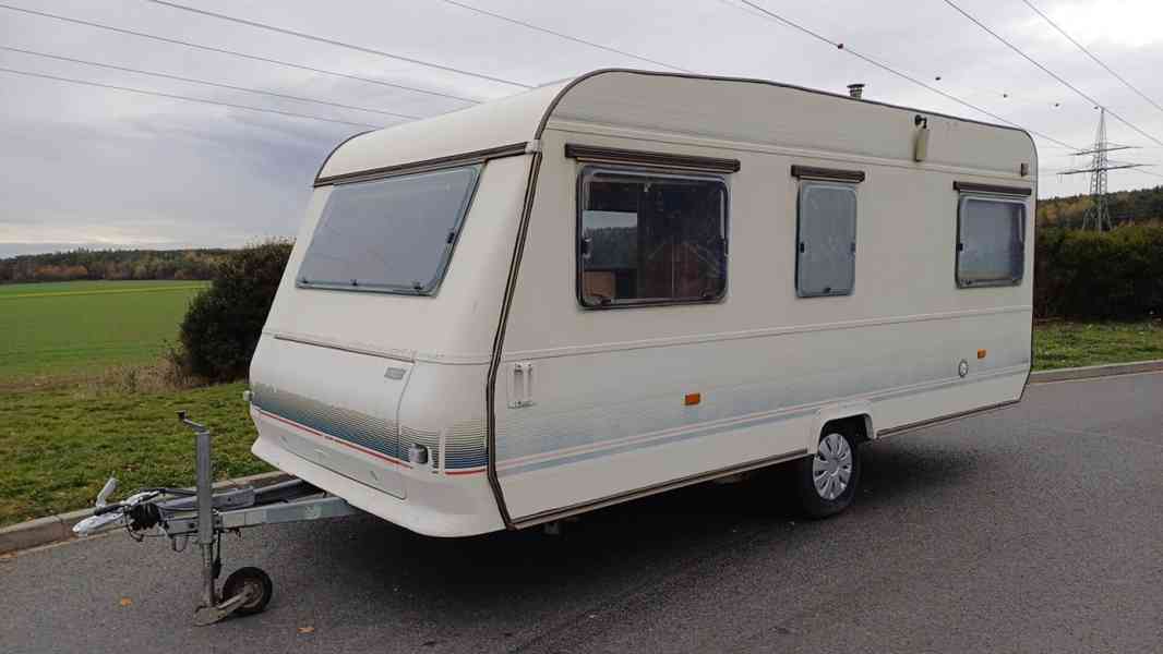 Karavan Adria Forma 470 / toaleta / předstan / 100km