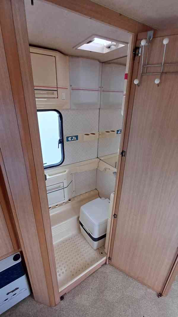 Karavan Adria Forma 470 / toaleta / předstan / 100km - foto 16