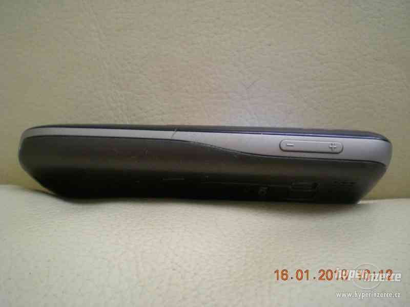 Nokia 3120c - plně funkční tlačítkový telefon - foto 5