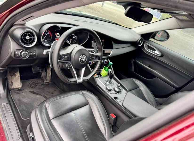 Alfa Romeo Giulia 2,0   Krásná - foto 7