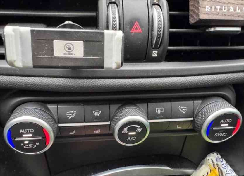 Alfa Romeo Giulia 2,0   Krásná - foto 4