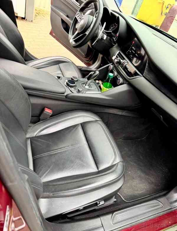 Alfa Romeo Giulia 2,0   Krásná - foto 10