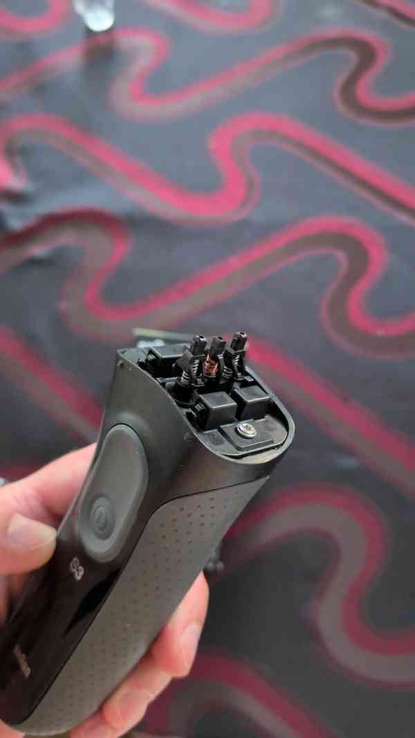 Holicí strojek Braun Series 3 300 - nepoužitý, rozbalený - foto 2