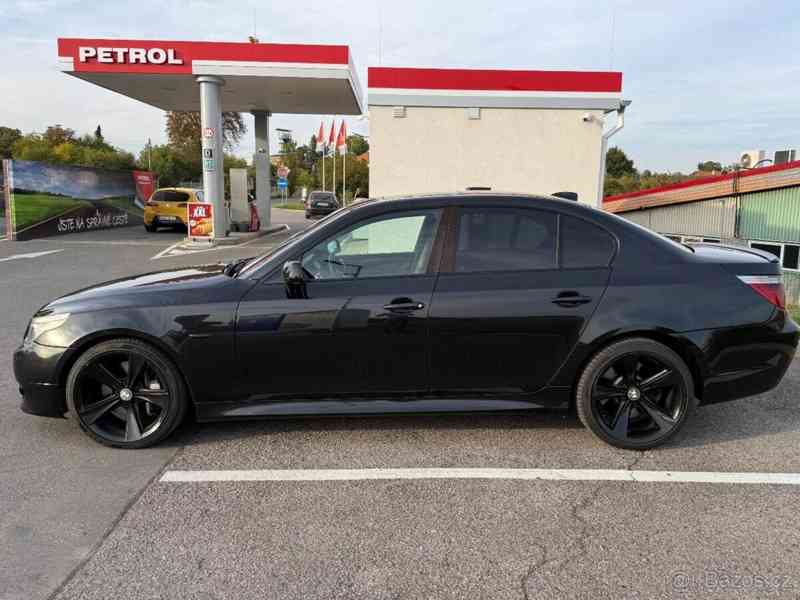 BMW Řada 5 3,0   535d E60 lci black sapphire - foto 5
