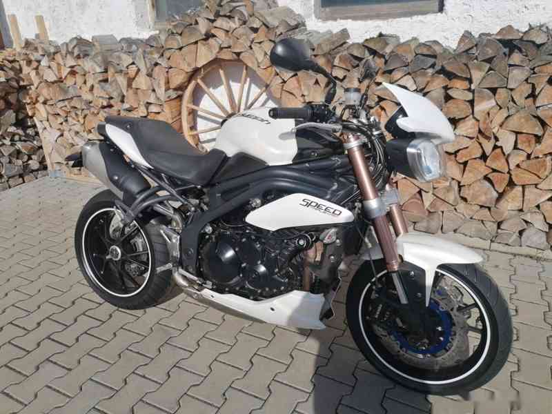 TRIUMPH SPEED TRIPLE 1050 ABS - foto 1