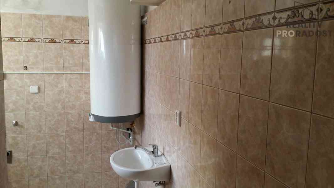 Pronájem komerčního objektu ve Veselici na Moravě - foto 11