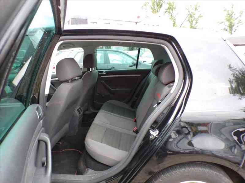Volkswagen Golf 1,6 i TREND,KLIMA - foto 9