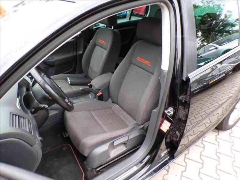 Volkswagen Golf 1,6 i TREND,KLIMA - foto 8
