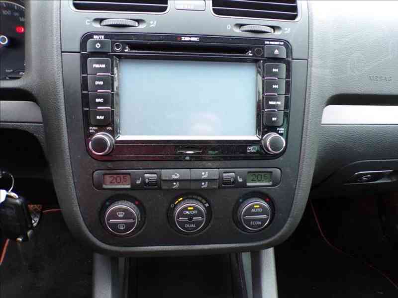 Volkswagen Golf 1,6 i TREND,KLIMA - foto 7