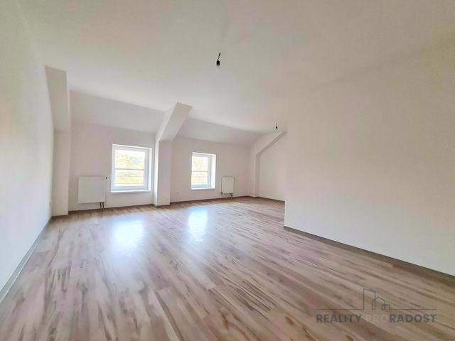 Pronájem bytu 2+kk po kompletní rekonstrukci o CP 70 m2, Hanzlova, Holice - foto 3