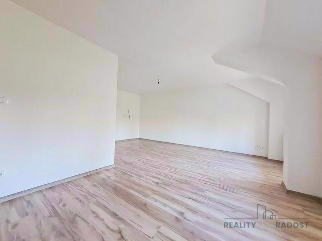 Pronájem bytu 2+kk po kompletní rekonstrukci o CP 70 m2, Hanzlova, Holice - foto 2