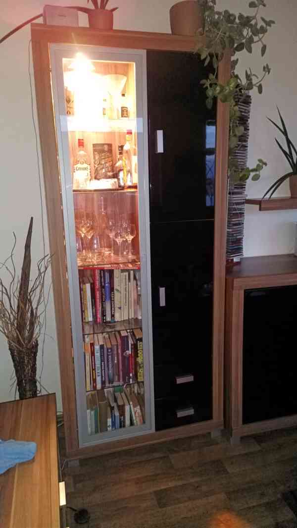 Sestava skříní nábytku do obýváku - foto 7