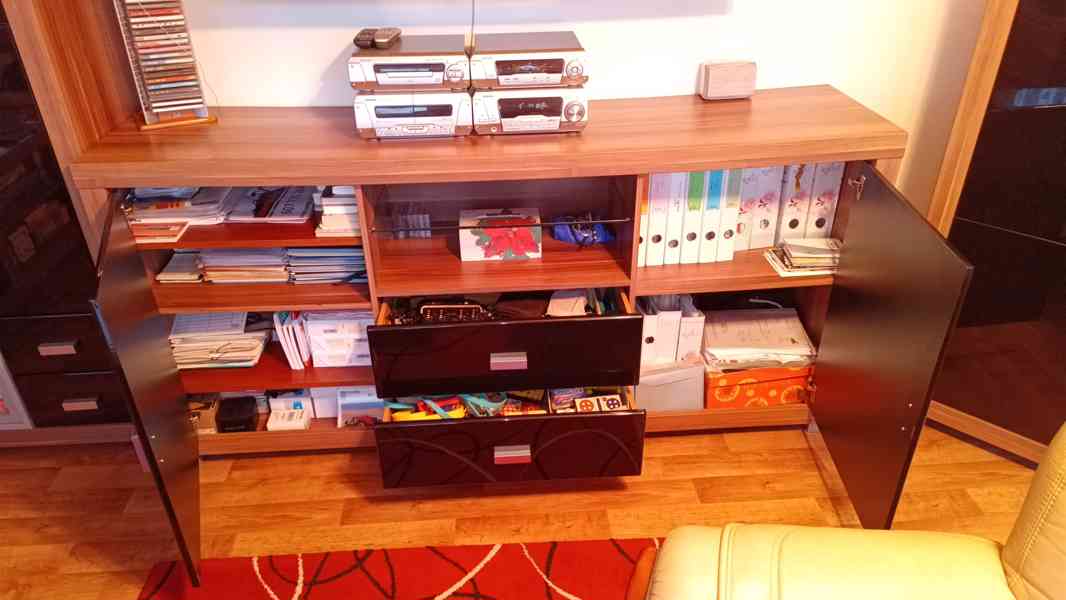 Sestava skříní nábytku do obýváku - foto 5