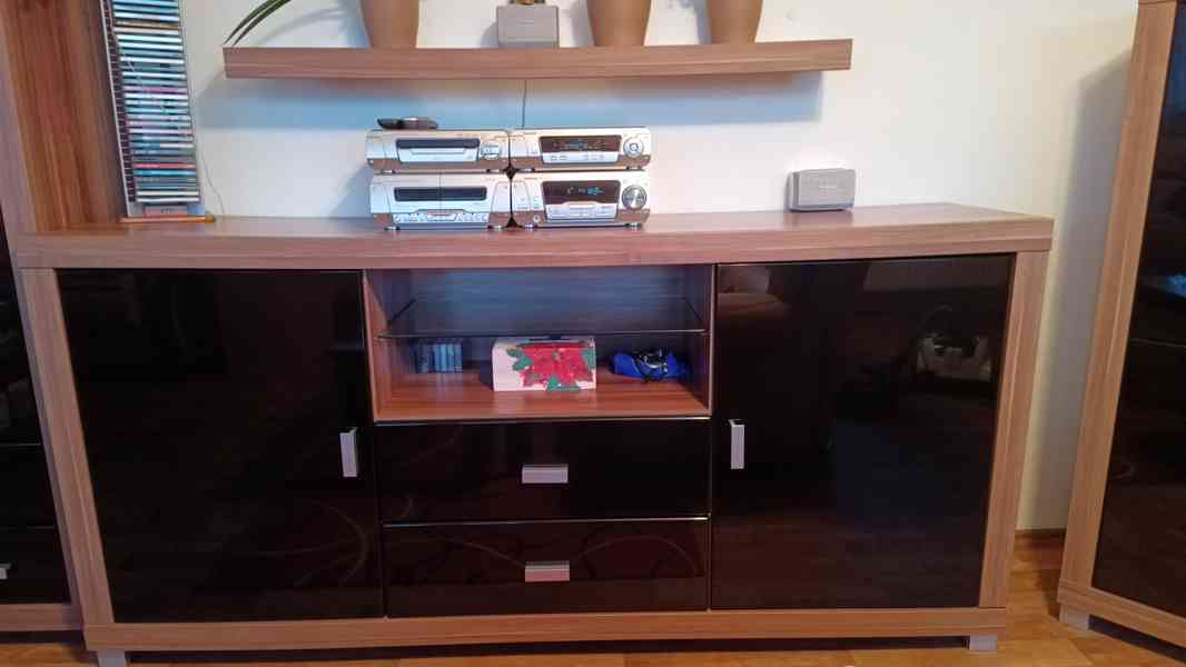 Sestava skříní nábytku do obýváku - foto 3