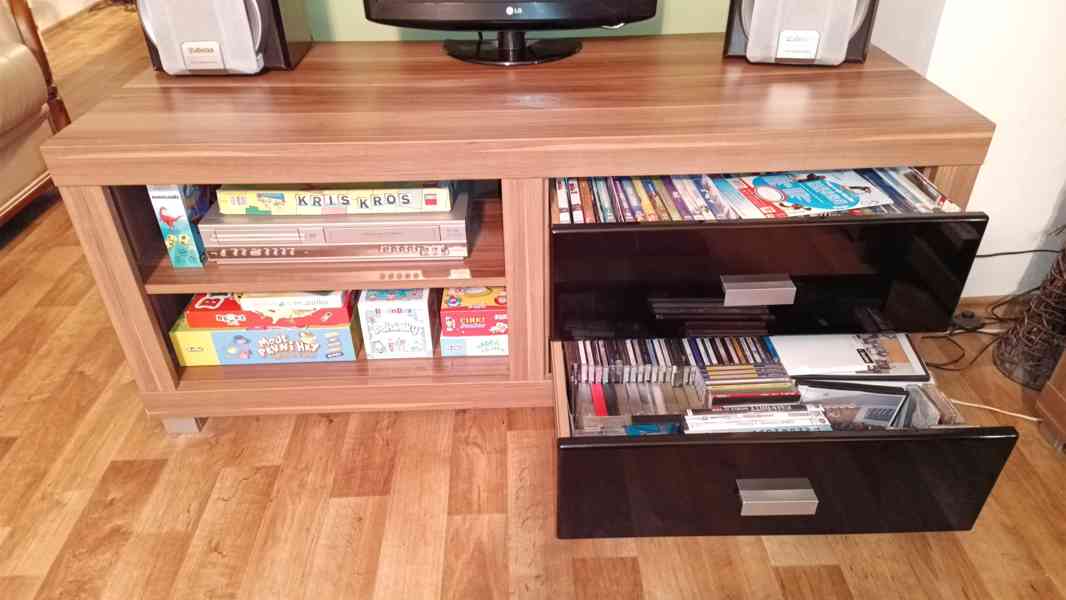 Sestava skříní nábytku do obýváku - foto 9