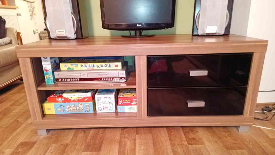 Sestava skříní nábytku do obýváku - foto 11