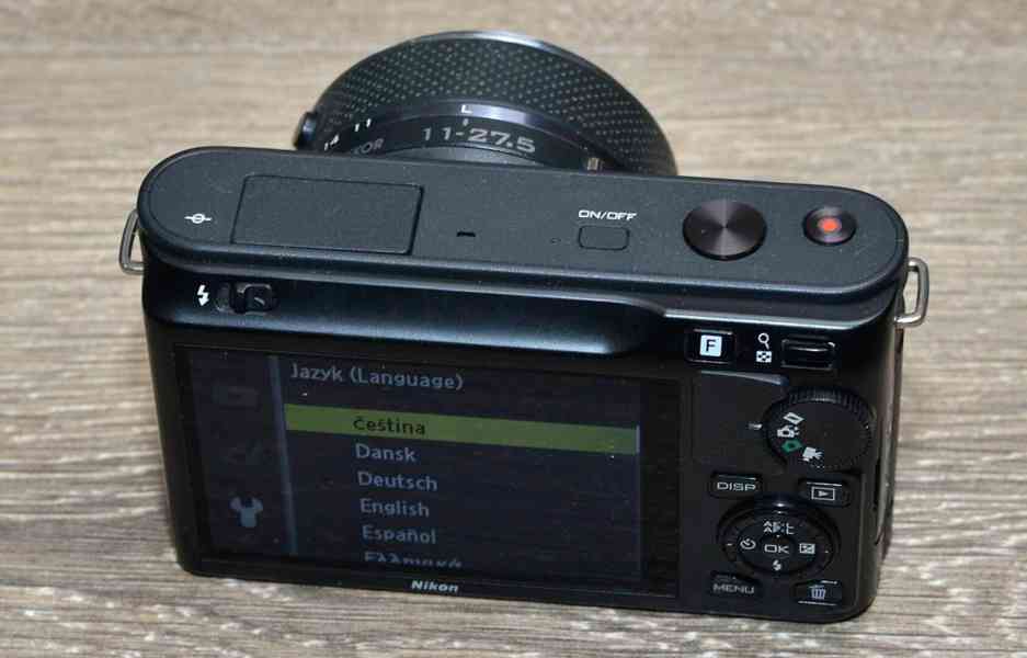 Nikon 1 J1 s objektivem NIKKOR 11-27,5mm 1000 Exp. - foto 4