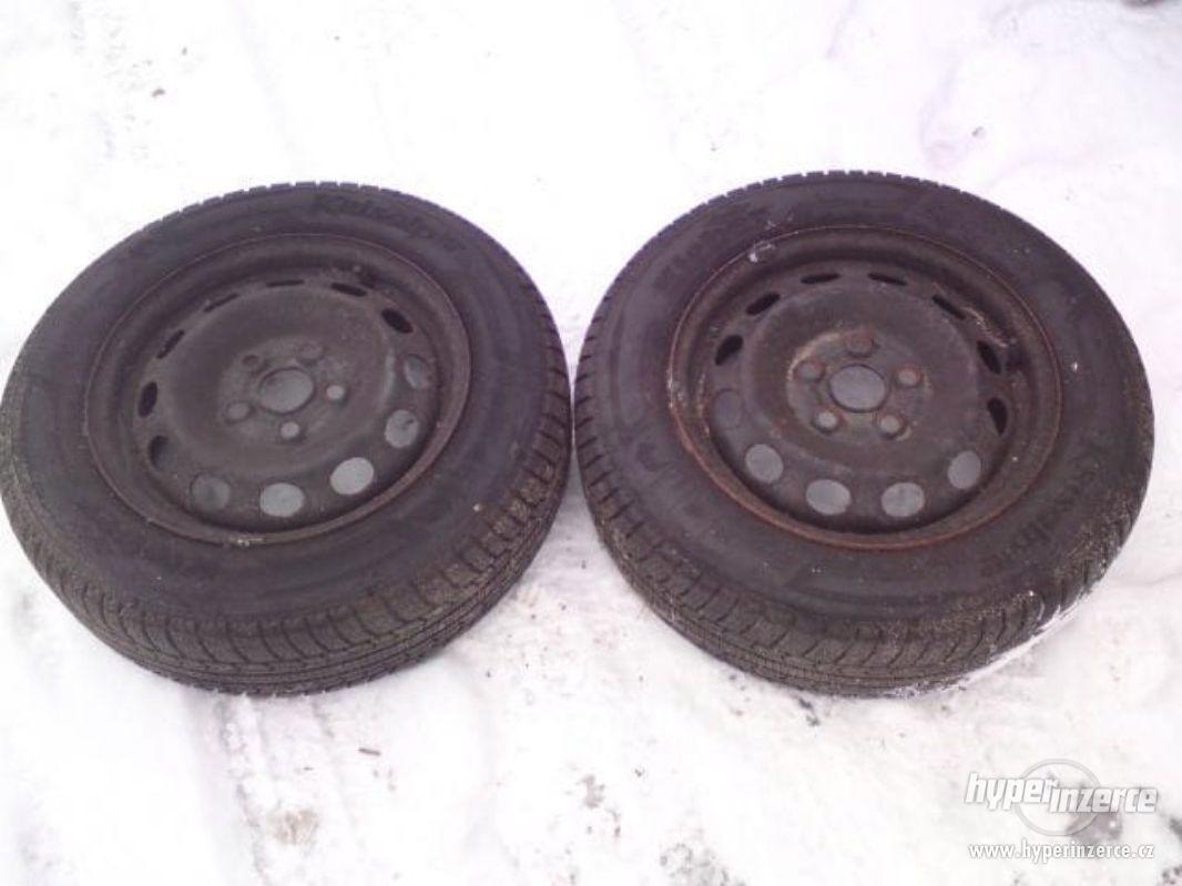 Zimní pneu včetně disků R14 - foto 1
