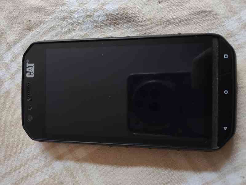 Odolný dotykový telefon CAT S31 - foto 2