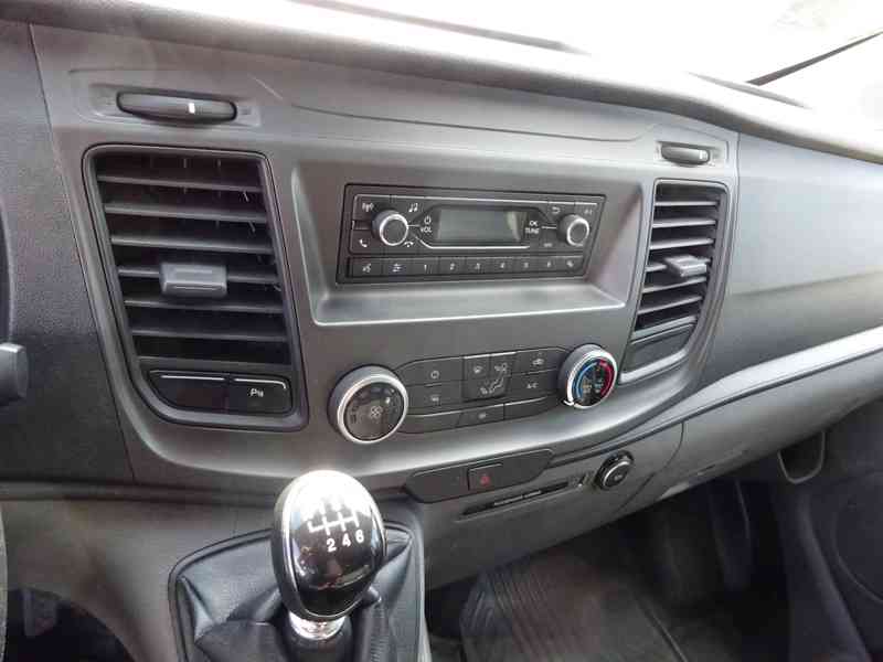 Ford Transit Cusrom 2.0 TDCI r.v.2018 (125 kw) 1.Maj.serv.kn - foto 8