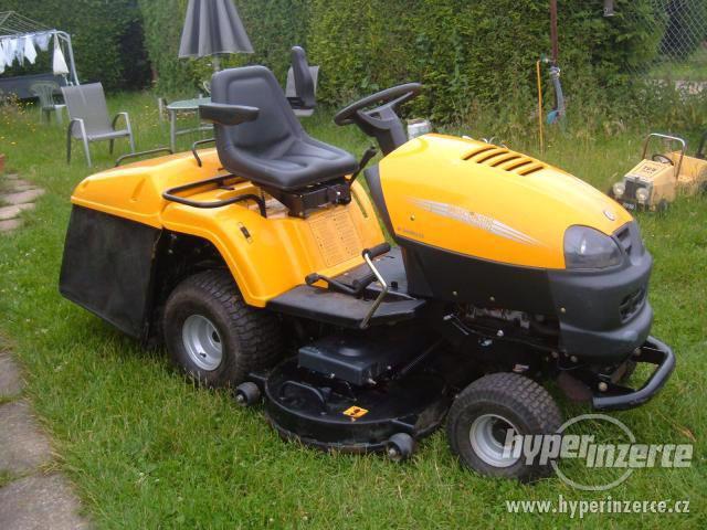 Zahradní sekací traktor Wisconsin 20HP - foto 1