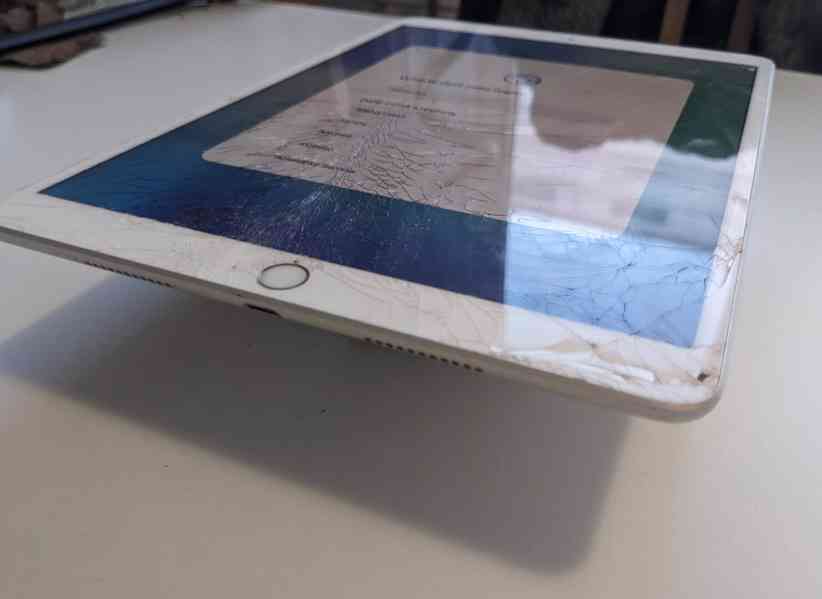 Apple iPad Air 3. generace (A2152) - naprasklý+zamčený - foto 10
