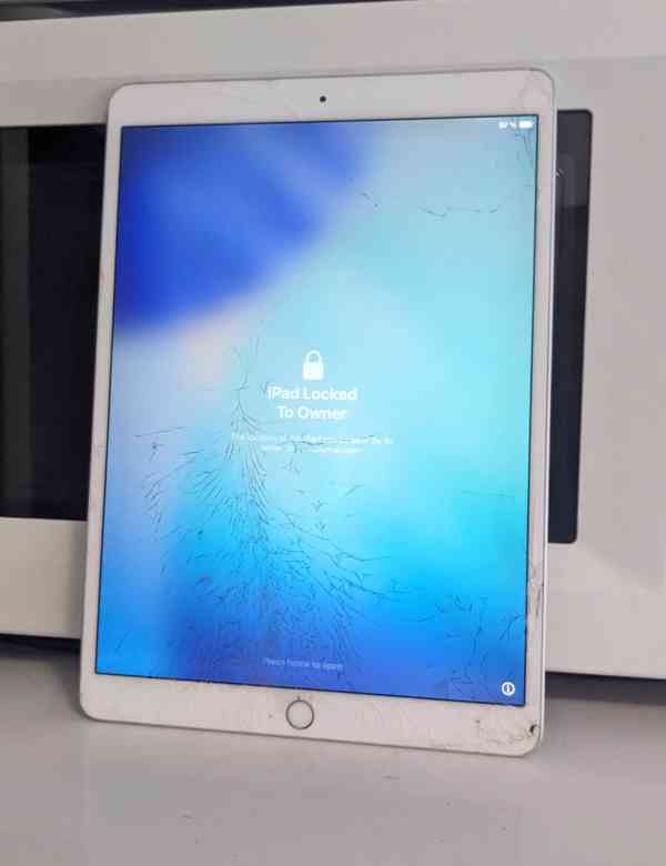 Apple iPad Air 3. generace (A2152) - naprasklý+zamčený - foto 11