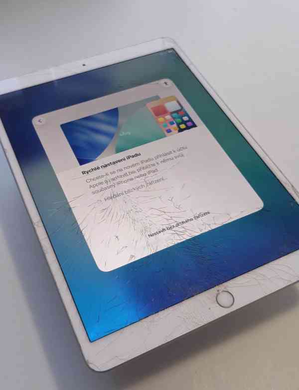 Apple iPad Air 3. generace (A2152) - naprasklý+zamčený - foto 7