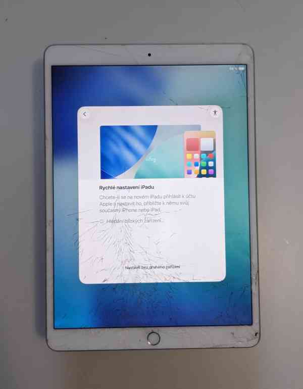 Apple iPad Air 3. generace (A2152) - naprasklý+zamčený - foto 6