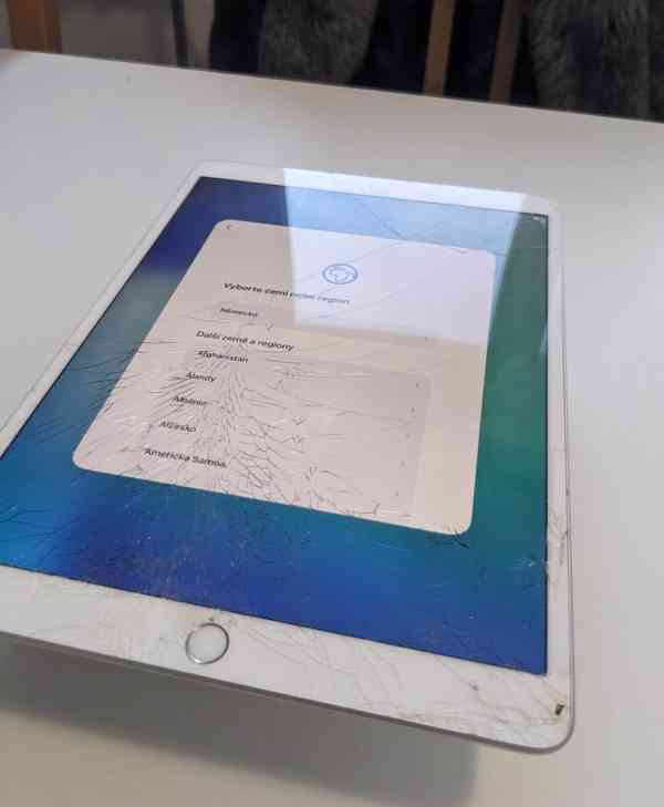 Apple iPad Air 3. generace (A2152) - naprasklý+zamčený - foto 9