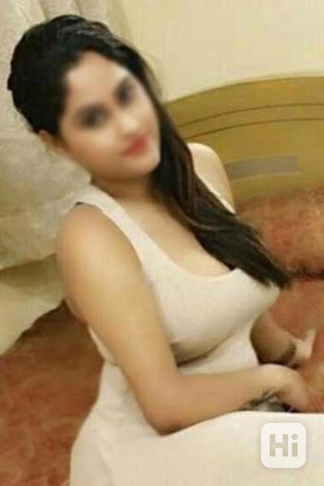 2800 AED Outcall 0525382202 Indian Club Call Girls Bur Dubai - foto 1