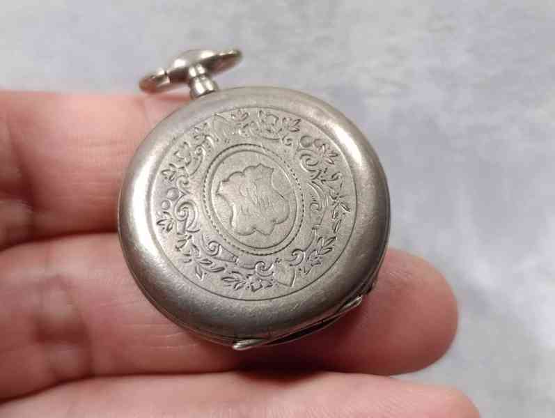 Stříbrné kapesní hodinky - kličovky, rok 1885 - foto 9