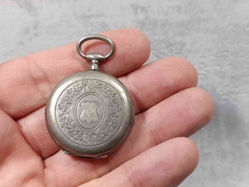 Stříbrné kapesní hodinky - kličovky, rok 1885 - foto 8