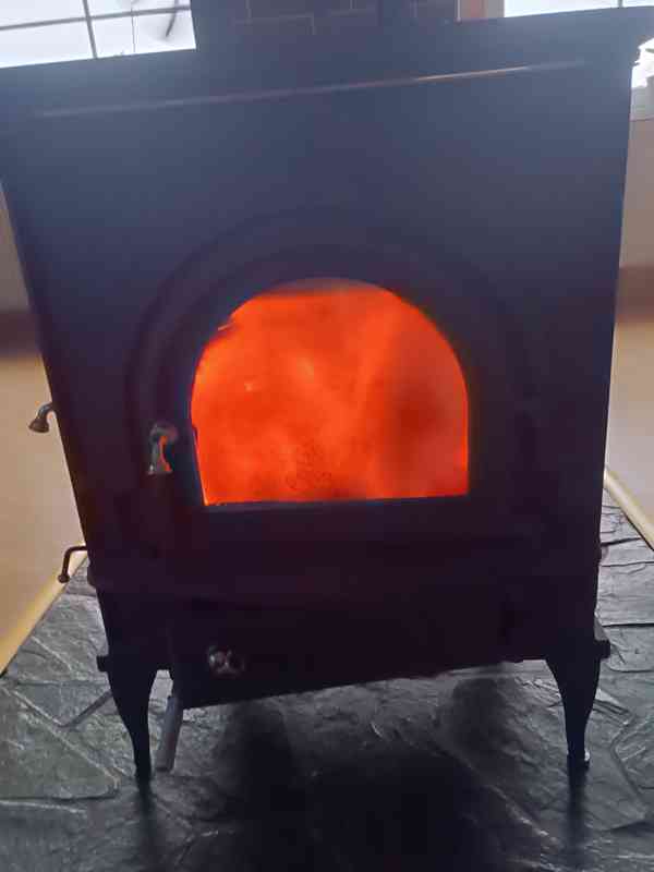 Krbová litinová dvouplášťová kamna s boč.přikládáním - foto 3
