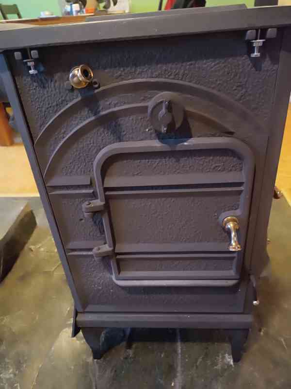 Krbová litinová dvouplášťová kamna s boč.přikládáním - foto 4